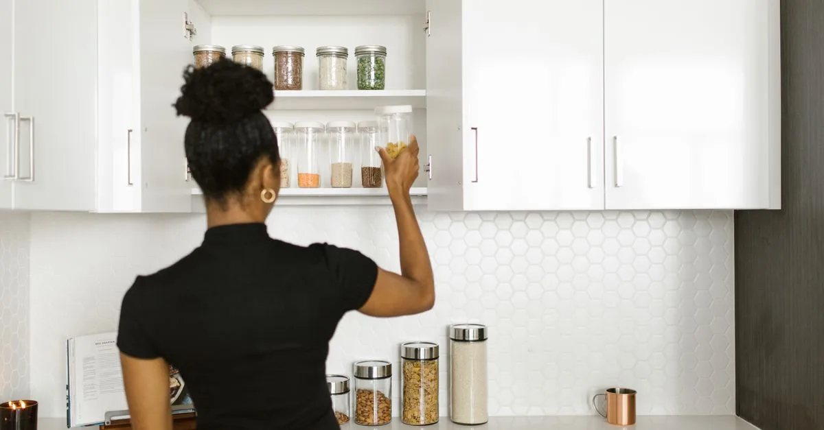 découvrez des solutions de rangement minimalistes alliant fonctionnalité et design épuré pour un intérieur organisé et esthétique.